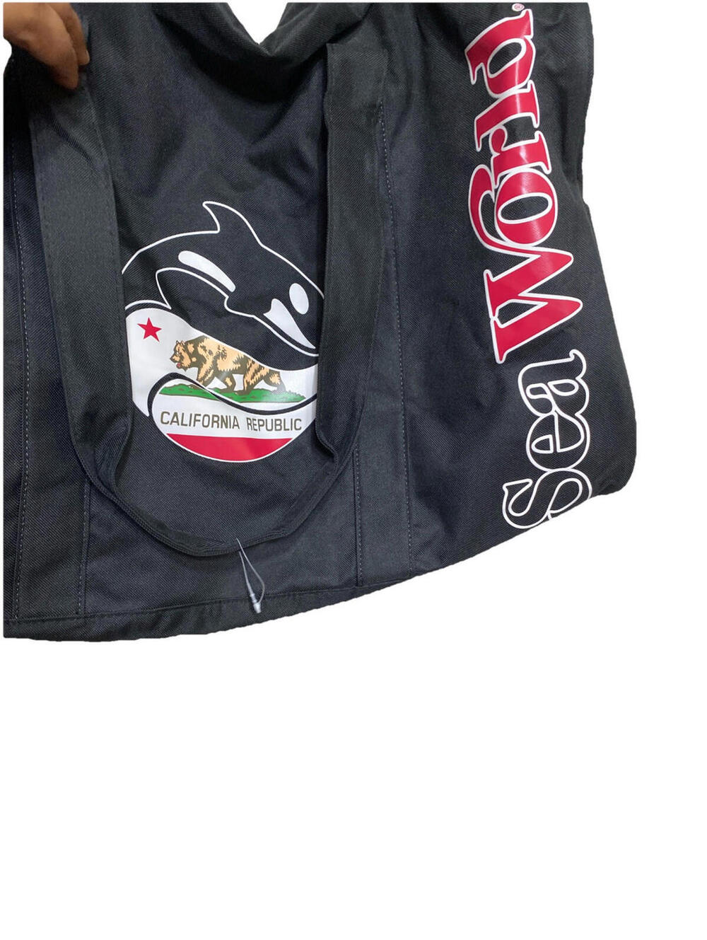 2021 SeaWorld Duffel Bag SAN DIEGO CA. Black With Orca Decal - Picture 2 of 14